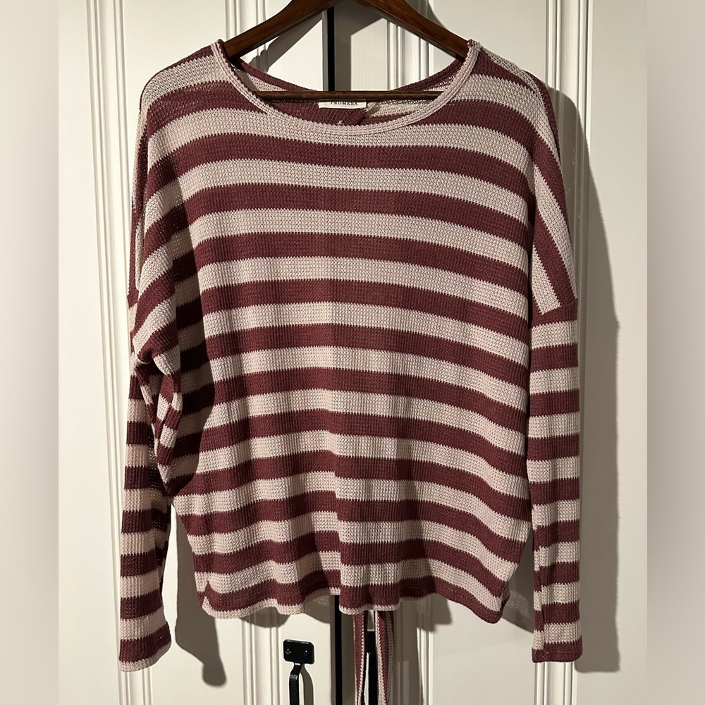 Promesa knit top. Large.